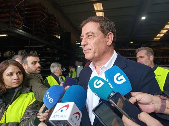 El candidato del PSdeG a la Presidencia de la Xunta, José Ramón Gómez Besteiro, en declaraciones a los medios