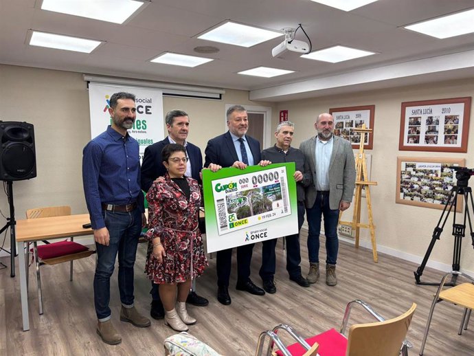 Presentación del cupón que esta organización ha dedicado al Pino Abuelo de Los Palancares.