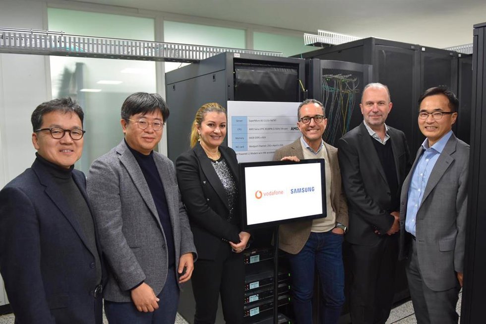 Archivo - Vodafone, Samsung y AMD prueban un nuevo chip preparado para Open RAN