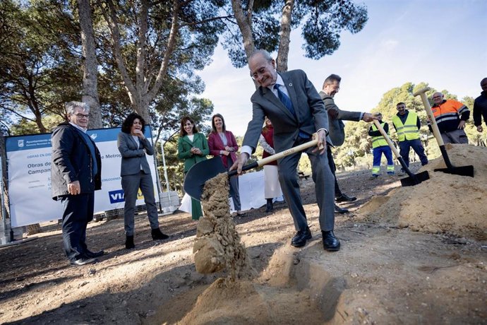 De la Torre en el inicio delas obras del nuevo Parque Metropolitano Campamento Benítez