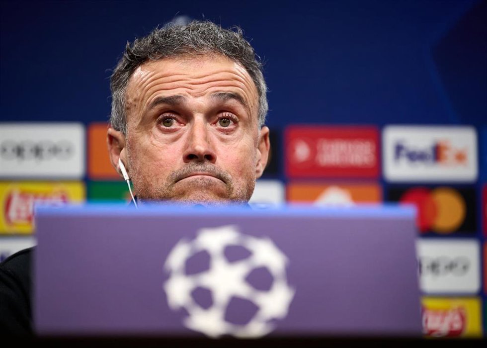Archivo - El entrenador del PSG, Luis Enrique, en rueda de prensa. 