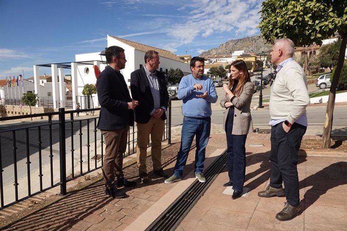 Miembros del PSOE visitan el municipio de Villanueva de la Concepción.