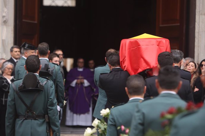 La Catedral de Cádiz acoge el funeral por los guardias civiles arrollados por una narcolancha en Barbate, a 11 de febrero de 2024 en Cádiz (Andalucía, España). Celebración de la misa funeral en memoria de los dos agentes muertos en Barbate (Cádiz) la no