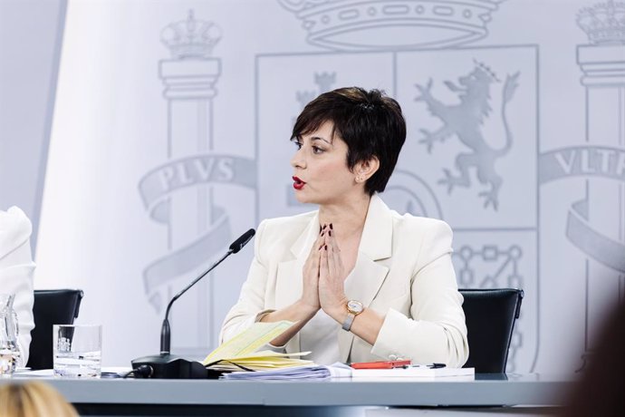 La ministra de Vivienda y Agenda Urbana, Isabel Rodríguez, durante una rueda de prensa posterior a la reunión del Consejo de Ministros, en el Palacio de la Moncloa, a 13 de febrero de 2024, en Madrid (España). El Consejo de Ministros ha aprobado en su reu