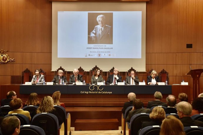 El Collegi Notarial de Catalunya conmemora el centenario del nacimiento del jurista Josep Maria Puig Salellas, que fue decano del colegio desde 1976 hasta 1980.