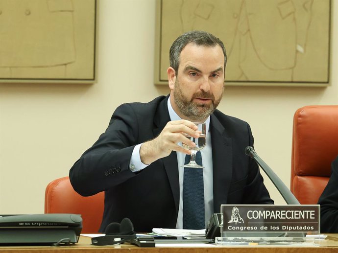 El Director General del Tesoro y Política Financiera, Álvaro López Barceló,  durante la Comisión de Economía, Comercio y Transformación Digital, en el Congreso de los Diputados, a 6 de febrero de 2024, en Madrid (España). 