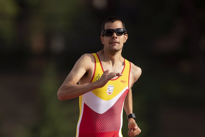 El atleta español Lorenzo Albadalejo durante una competición