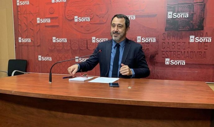 El concejal de Hacienda, Javier Muñoz, detalla el convenio con Iberaval.