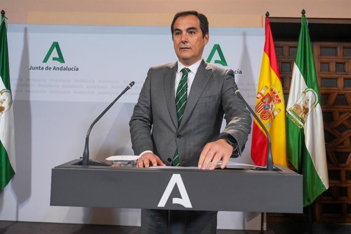El consejero de Justicia, Administración Local y Función Pública José Antonio Nieto Ballesteros durante la rueda de prensa posterior al Consejo de Gobierno andaluz en el Palacio de San Telmo. A 13 de febrero del 2024, en Sevilla (Andalucía, España). Com