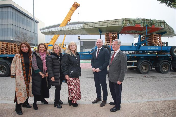 La consejera de Desarrollo Educativo y Formación Profesional, Patricia del Pozo, asiste a la recepción del ala de un Airbus. A 13 de febrero de 2024, en La Rinconada, Sevilla (Andalucía, España).  