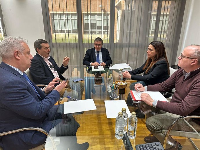 Educació i Sanitat uneixen forces per a fer "atractiva" als estudiants l'especialitat de Medicina Familiar