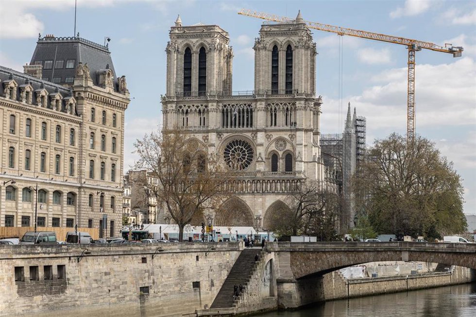 Archivo - Vista general de la catedral de Notre Dame, en París