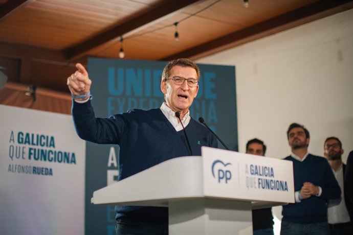 El presidente del PP, Alberto Núñez Feijóo, participa en una comida mitin, en el restaurante Lar Blaco, a 13 de febrero de 2024, en Oroso, A Coruña, Galicia (España). El encuentro se enmarca en la campaña electoral del PPdeG para las elecciones gallegas