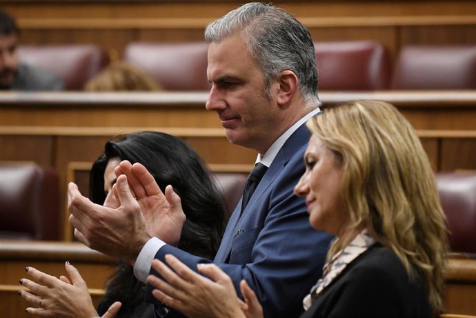 Diputados de Vox durante una sesión plenaria en el Congreso de los Diputados, a 6 de febrero de 2024, en Madrid (España). 