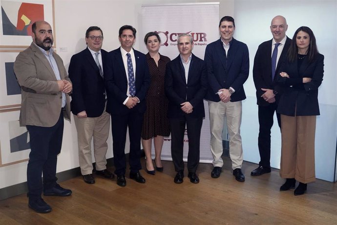 Directivos de empresas del sector agroindustrial y de nuevas tecnologías se han dado cita en Sevilla en la jornada 'La Transformación de la Industria Agroalimentaria por la IA', un encuentro empresarial organizado por Cesur.