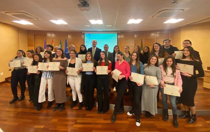 La Universidad de Jaén ha hecho entrega de los reconocimientos al estudiantado con mejores calificaciones de admisión en el curso 2023-2024.