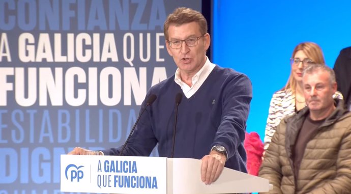 El presidente del PP, Alberto Núñez Feijóo, en un mitin en Noia (A Coruña).