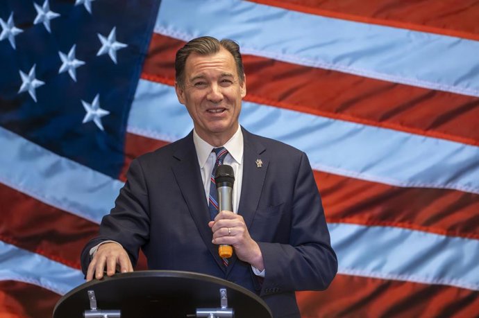 El candidat demcrata Tom Suozzi guanya l'escó de NY a la Cambra de Representants dels EUA