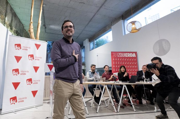 Archivo - El hasta ahora ministro de Consumo, Alberto Garzón, despidiéndose de la formación ya que abandona la primera línea política, durante una reunión de la Coordinadora Federal de IU, en el Espacio Ecooo, a 1 de diciembre de 2023, en Madrid (España).