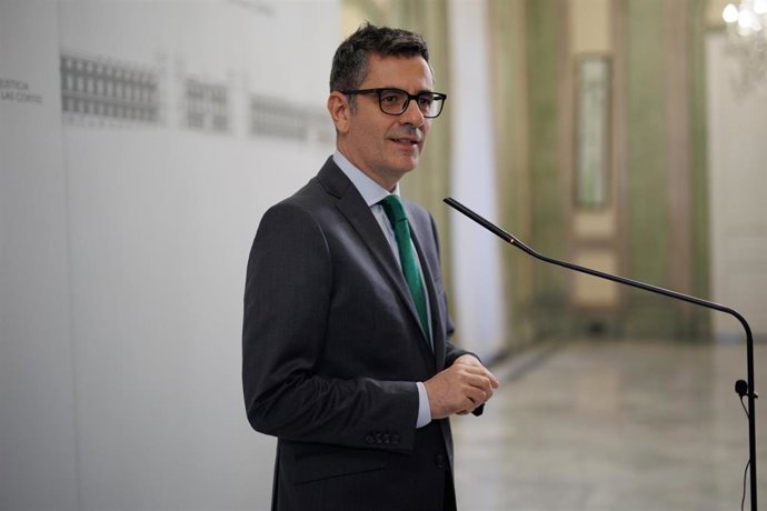 El ministro de la Presidencia, Justicia y Relaciones con las Cortes, Félix Bolaños, atiende a los medios tras la reunión con la presidenta de la Agencia Española de Protección de Datos y la presidenta de la Fábrica Nacional de Moneda y Timbre, en el Pal