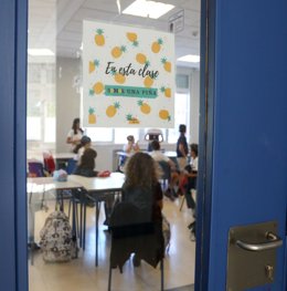 Archivo - Varios niños en un aula el día del inicio del curso. Foto archivo.