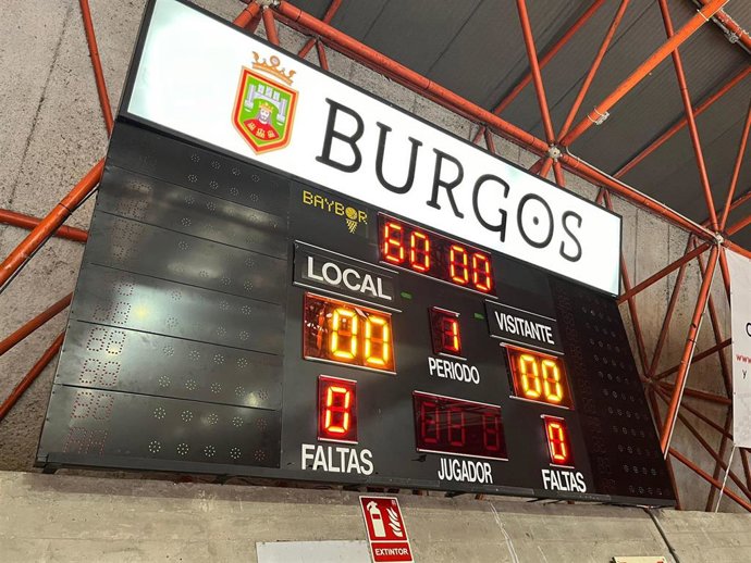 El Ayuntamiento de Burgos remodela los marcadores del Polideportivo de El Plantío.