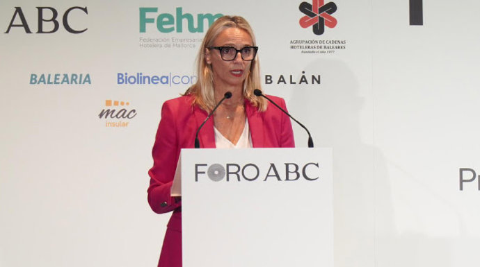 La presidenta de la FEHM, María Frontera, en el Foro ABC.