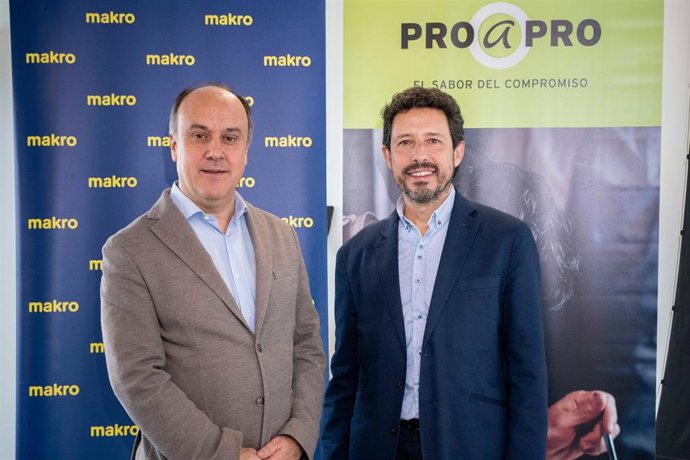 El consejero delegado de Makro en España, David Martínez Fontano, y el consejero delegado de Pro a Pro en España, Josep Guasp