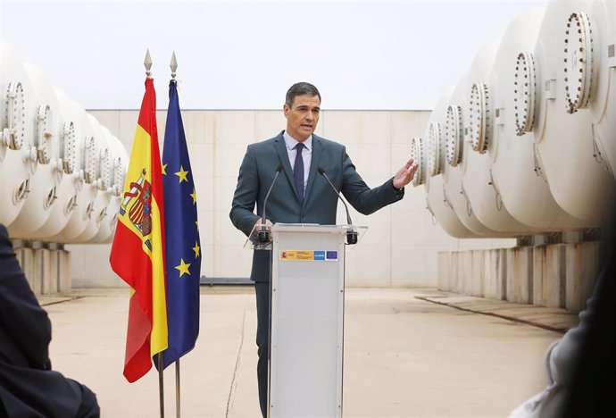 Sánchez comparece tras visitar las instalaciones de la desaladora de Torrevieja (Alicante)