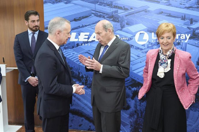 El lehendakari, Iñigo Urkullu, ha visitado este miércoles la empresa alavesa Lascaray-LEA, dedicada a la fabricación de productos cosméticos