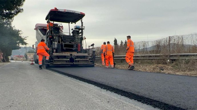 Operarios trabajan para mejorar de la vereda de Solís de Llano de Brujas