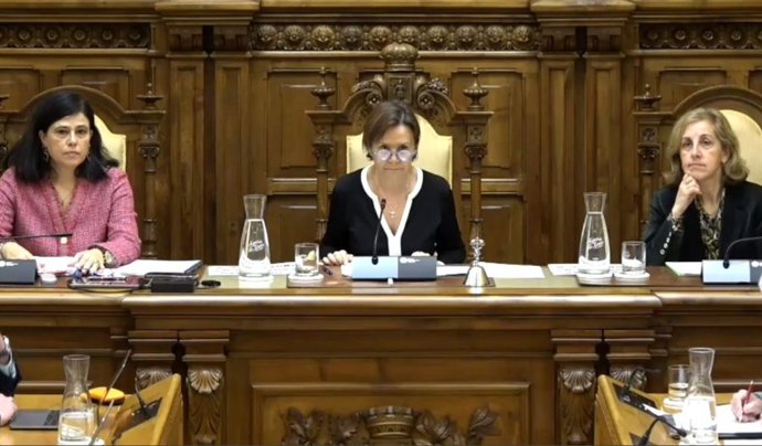 La alcaldesa de Gijón, Carmen Moriyón, preside el Pleno Municipal.
