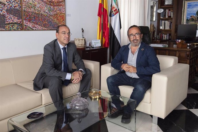 Archivo - Reunión del alcalde de Cáceres, Rafael Mateos,  y el presidente de la Diputación de Cáceres, Miguel Ángel Morales, en octubre de 2023
