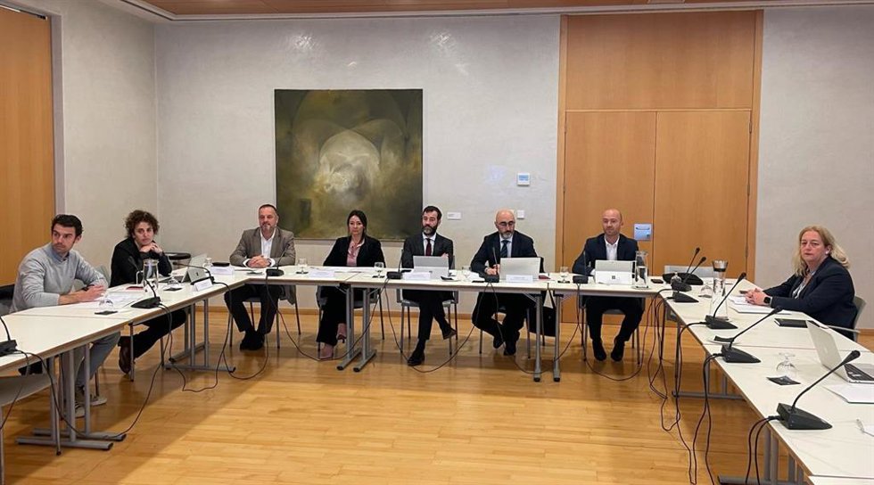 Representantes del Govern y del Consell de Menorca en la reunión de la Comisión mixta con el Ministerio.
