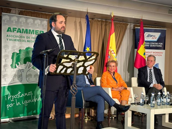 El presidente del Partido Popular en Castilla-La Mancha, Paco Núñez, participa en la clausura del Seminario Europeo EZA: 'La estrategia europea en los cuidados, un pilar del diálogo social', organizado en Ciudad Real por Afammer.