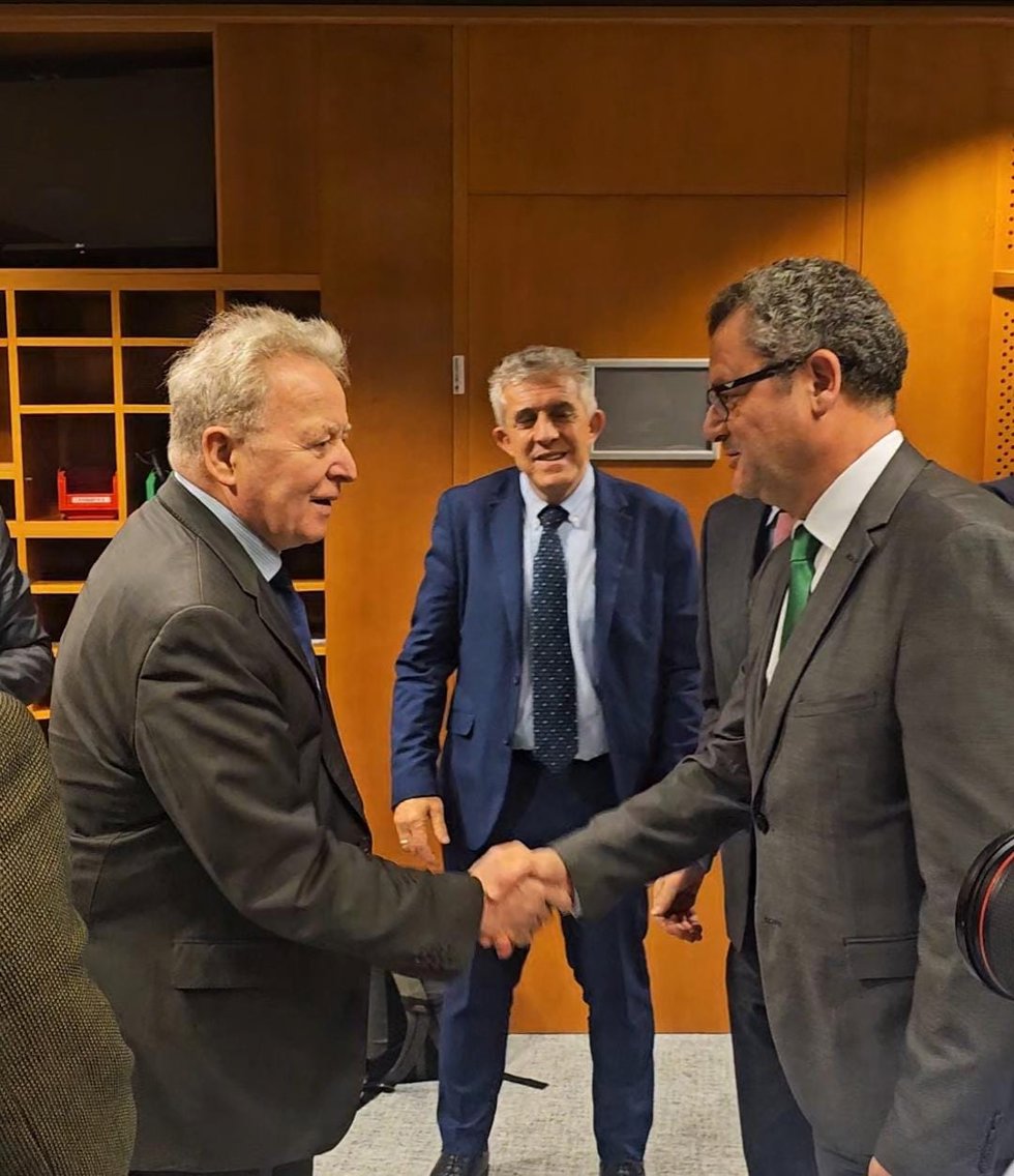 El consejero de Agricultura y Ganadería de la Junta de Castilla y León, Gerardo Dueñas, en su reunión con el comisario europeo de Agricultura, Janusz Wojciechowski.