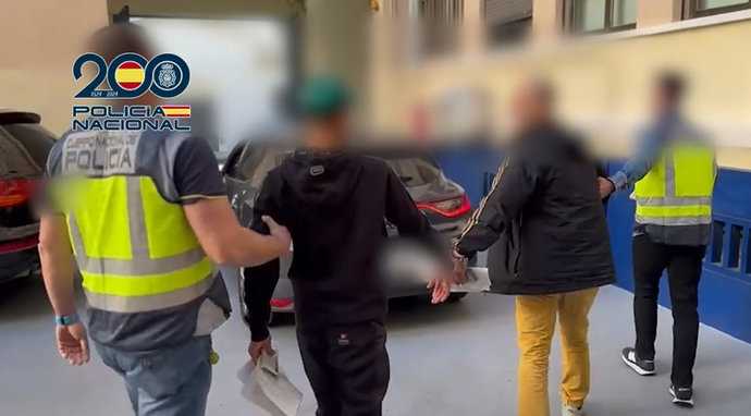 Agentes de la Policía Nacional han detenido en Valncia, Palma de Mallorca y Madrid a 12 personas, todas ellas hinchas del Deportivo de Cali, que presuntamente agredieron a otros aficionados
