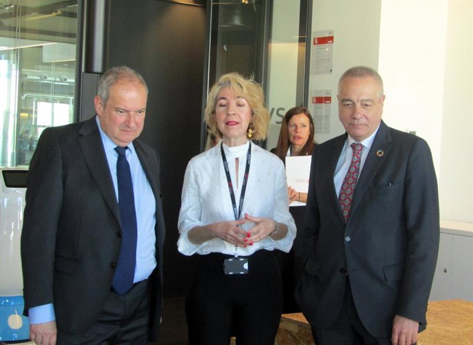 El ministre d'Indústria i Turisme, Jordi Hereu,amb el delegat especial de l'estat en el Consorci de la Zona Franca de Barcelona (CZFB), Pere Navarro