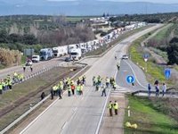 Agricultores y ganaderos levantan sin incidentes la protesta en A-4, a su paso por Guarromán (Jaén)