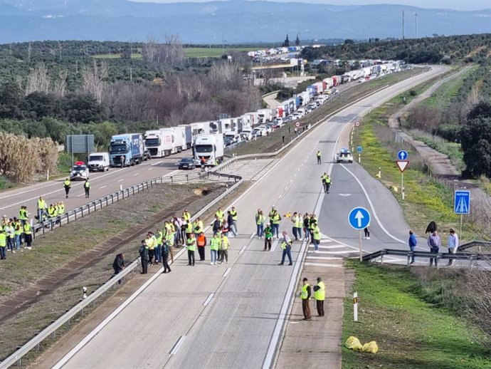 Corte y retenciones por el corte de la A-4 en la provincia de Jaén