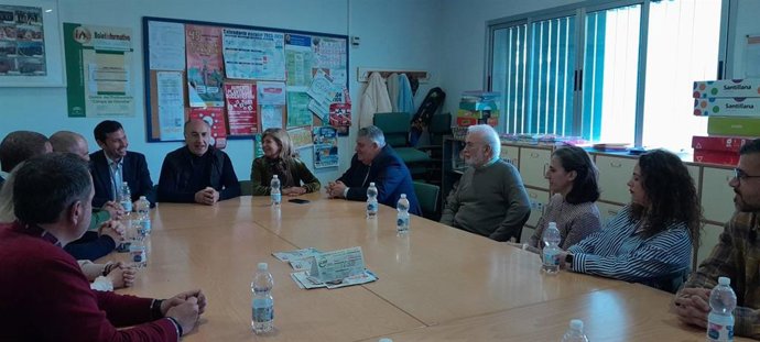 Reunión con la comunidad educativa del CEIP Parque del Estrecho.