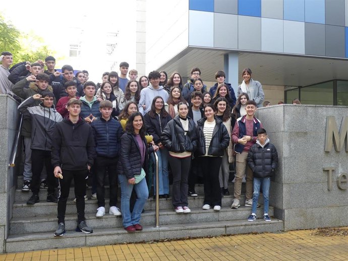 Jóvenes estudiantes que han participado en la iniciativa 'Reimagina la Ciencia Andalucía' en el PCT Cartuja de Sevilla.