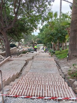 Obras para restituir la escalinata del primer recinto de La Alcazaba de Almería.
