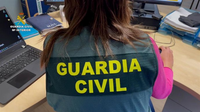 Una agente de la Guardia Civil.