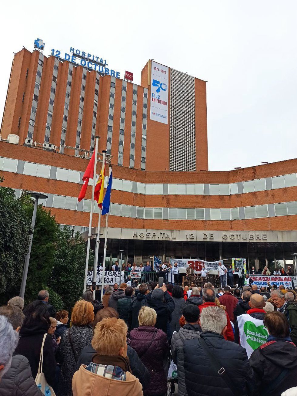 Protesta ciudadana ante el Hospital 12 de Octubre