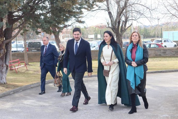 El vicepresidente primero del Gobierno de Aragón, Alejandro Nolasco, visita el Colegio de Educación Especial Arboleda de Teruel.