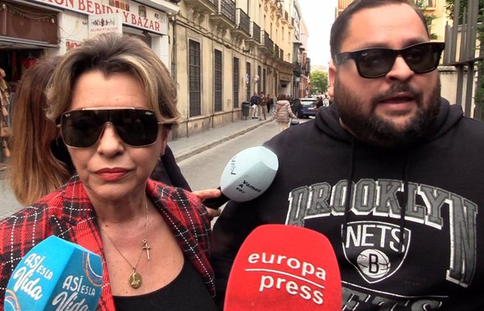 María José García y Chema Tejado, madre y hermano de Antonio Tejado