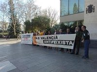 Acusados por las agresiones del 9 d'Octubre increpan a manifestantes a las puertas del juicio: "Poco os dimos ese día"