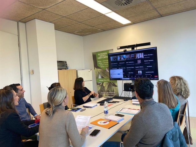 La Diputación asesorará a los ayuntamientos para inscribir sus caminos rurales en el Registro de la Propiedad