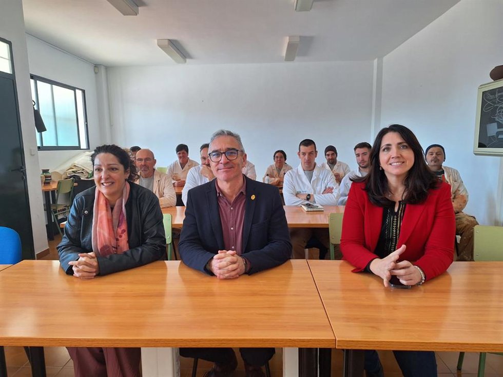 Visita al curso de formación en artesanía cerámica.